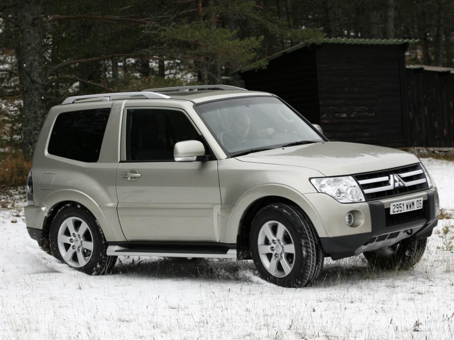  Mitsubishi Pajero 3-Door 2006 года  (фото 7 из 9)